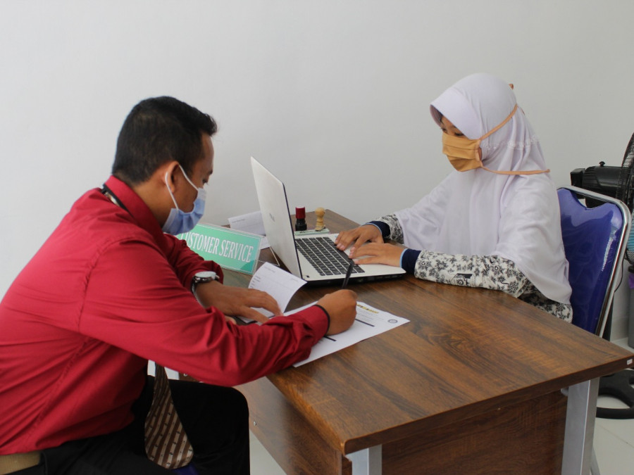 MELALUI TO ME BANK, SMK MUHAMMADIYAH TUMIJAJAR TANAMKAN BUDAYA MENABUNG