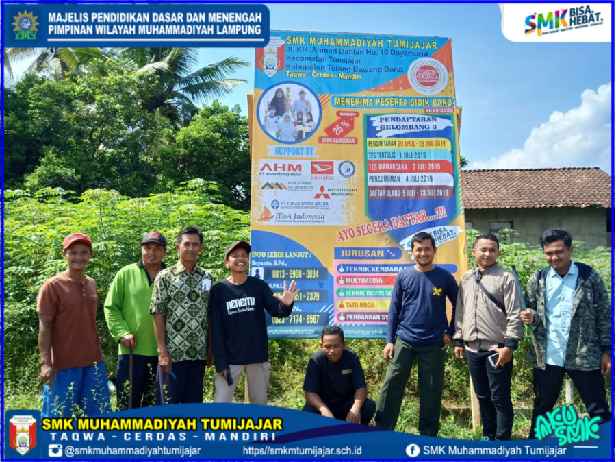 PEMASANGAN BANNER PENDAFTARAN PESERTA DIDIK BARU TAHUN 2019/2020 SMK MUTU TULANGBAWANG BARAT
