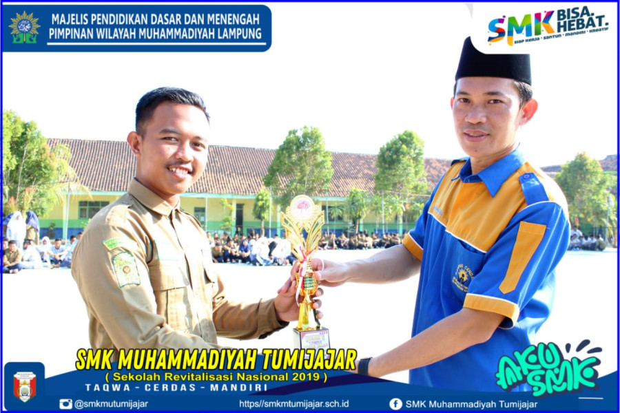 BERTABUR PIALA, SMK MUTU BERIKAN REWARD KHUSUS BAGI SISWA DAN PELATIH PEMENANG LOMBA HUT RI TINGKAT SEKOLAH SE-KECAMATAN TUMIJAJAR