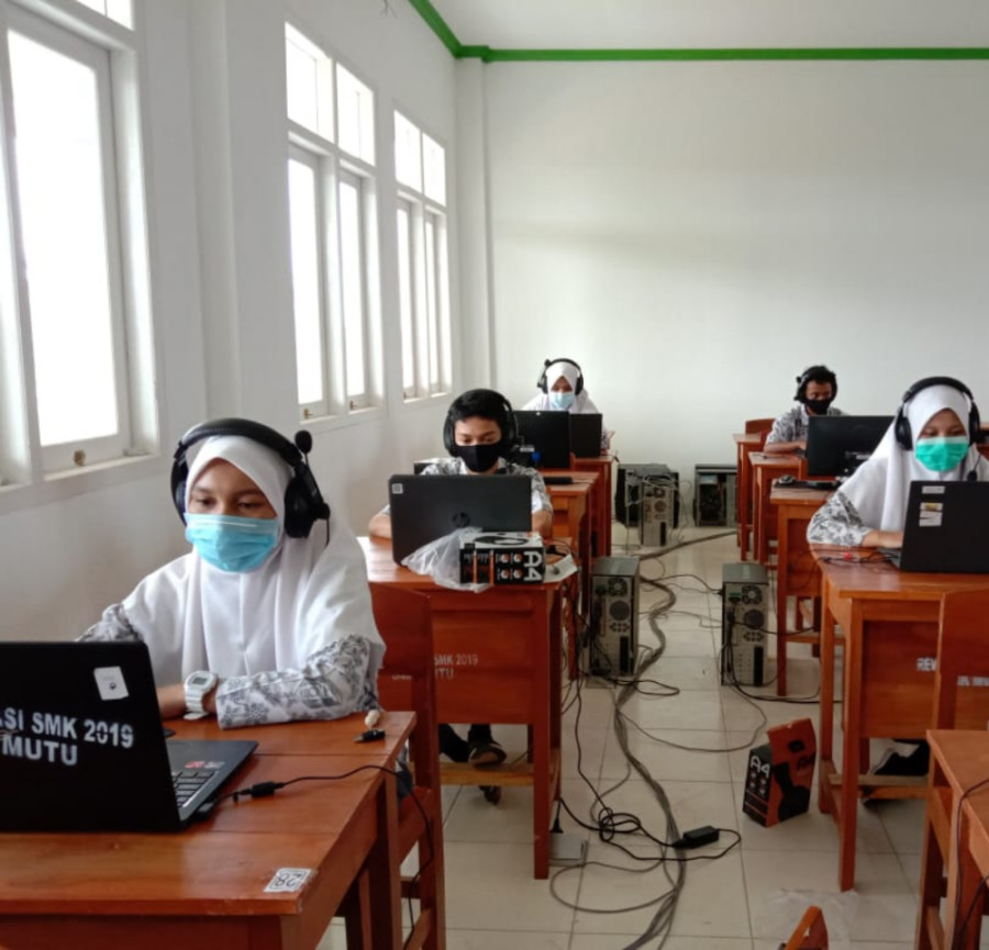 VOCATIONAL SCHOOL PROGRAM OF ENGLISH CHALLENGE 2020 CONDUCTED THE SECOND TOEIC EXAM FOR SELECTED STUDENTS