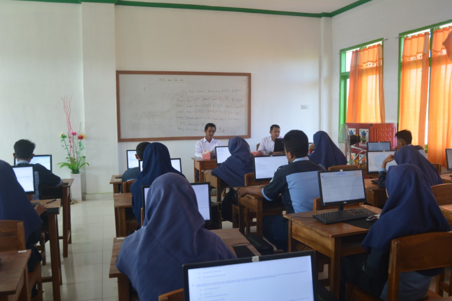LAKSANAKAN UJIAN DI ERA DIGITAL, SMK MUTU JALANI UJIAN AKHIR ISMUBA BERBASIS CBT