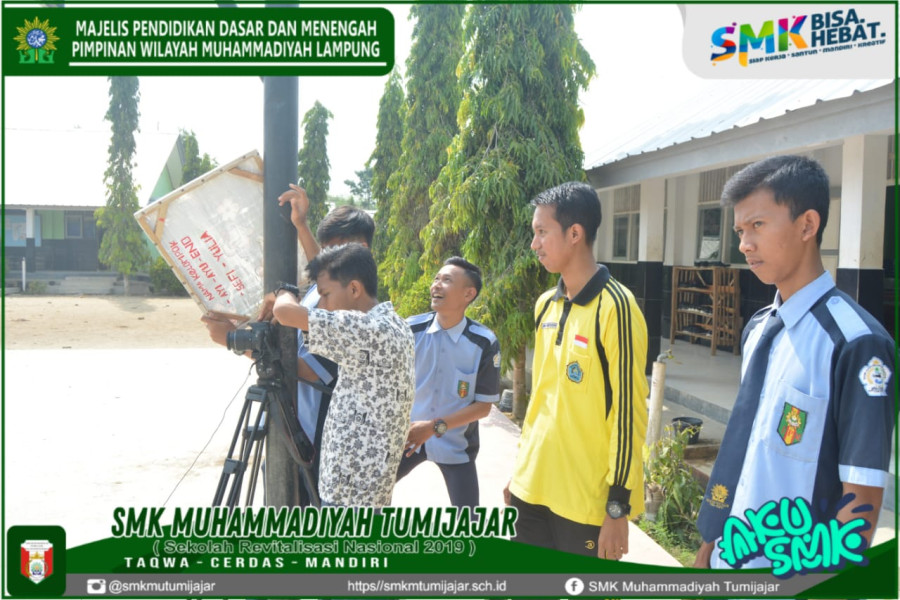 SISWA SMK MUTU KREATIF BERBAGI ILMU KEPADA SISWA SMP N4 TULANG BAWANG UDIK