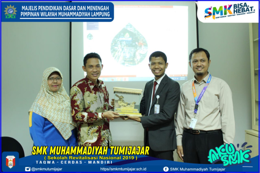 KUNJUNGAN STUDI JURUSAN PERBANKAN SYARIAH SMK MUTU KE BANK MUAMALAT BANDAR LAMPUNG