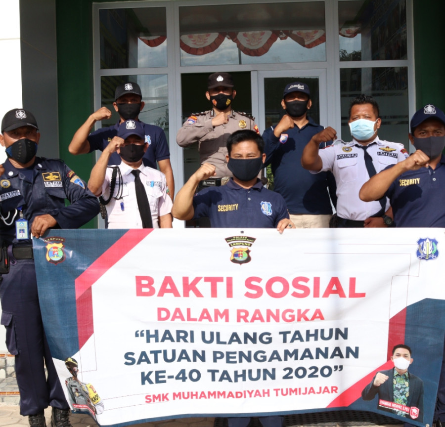 PERINGATI HUT SATPAM KE-40, SATPAM SMK MUHAMMADIYAH TUMIJAJAR BERSAMA PAGUYUBAN SATPAM SE-TULANG BAWANG BARAT BAGIKAN MASKER