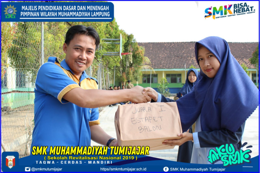 WAKIL KEPALA SMK MUTU BERIKAN HADIAH SEMARAK LOMBA INTERNAL HUT RI SEKALIGUS EVALUASI PELAKSANAAN UPACARA