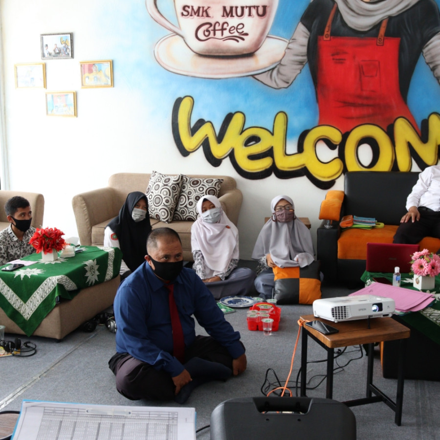 SCHOOL ONLINE MONITORING EVALUATION AND VISITATION BY SUPERVISORS TO SMK MUTU