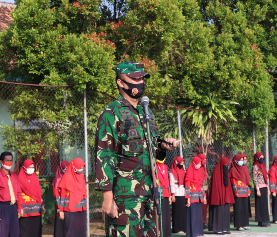 RATUSAN PELAJAR SMK MUTU SEMANGAT IKUTI APEL AKBAR BERSAMA KOMANDAN KODIM 0412/LAMPUNG UTARA