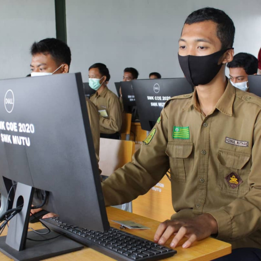 SMK MUHAMMADIYAH TUMIJAJAR GELAR UJIAN SEKOLAH GUNAKAN APLIKASI CANDY CBT