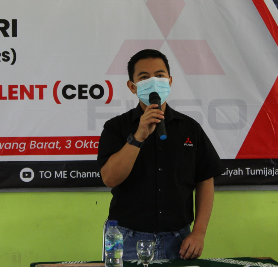 KUNJUNGAN BERHARGA PT. KRAMA YUDHA TIGA BERLIAN MOTORS MITSUBISHI FUSO KE SMK MUHAMMADIYAH TUMIJAJAR