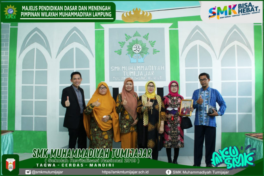 KASUBDIT PESERTA DIDIK DIREKTORAT PSMK BERSAMA KEPALA SMK MUTU KUNJUNGI PAMERAN KELAS DI SMK MUTU