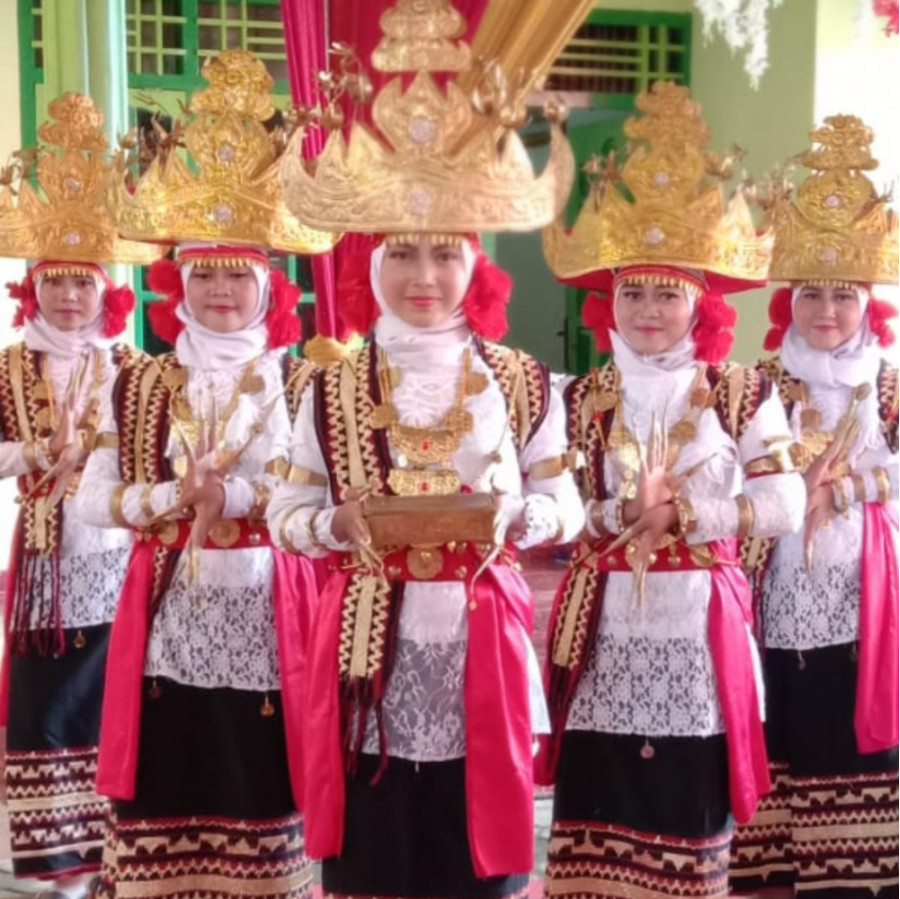 EKSKUL TARI CENDANA KASIH SMK MUHAMMADIYAH TUMIJAJAR TAMPIL MEMUKAU DI ACARA PERNIKAHAN 
