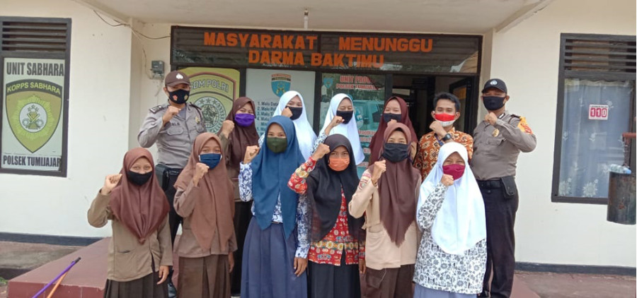 PERINGATI HARI KEBERSIHAN NASIONAL,  IPM DAN PMR SMK MUTU BERSAMA POLISI BERSIH-BERSIH POLSEK TUMIJAJAR