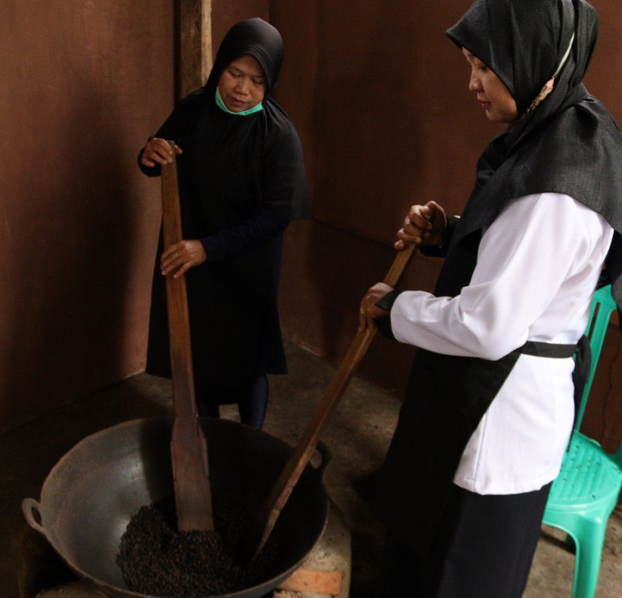SMK MUHAMMADIYAH TUMIJAJAR MENDATANGKAN GURU TAMU UNTUK MENINGKATKAN KOMPETENSI SANGRAI KOPI