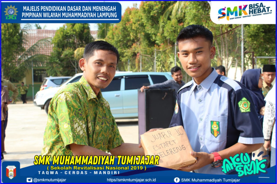 PEMBAGIAN HADIAH LOMBA HUT RI KE-74 KEPADA PUTRA-PUTRA SMK MUTU