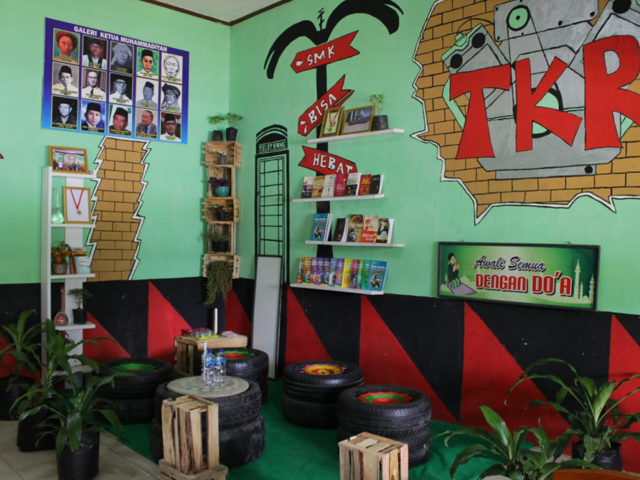 MERIAHKAN HUT RI KE-75 SMK MUHAMMADIYAH TUMIJAJAR GELAR ENEKA LOMBA