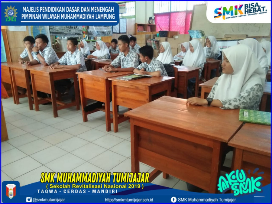 SIAP BERSAING DI DUNIA KERJA, JURUSAN PERBANKAN SYARIAH SMK MUHAMMADIYAH TUMIJAJAR LAKUKAN PEMBEKALAN PRAKTIK KERJA LAPANGAN 